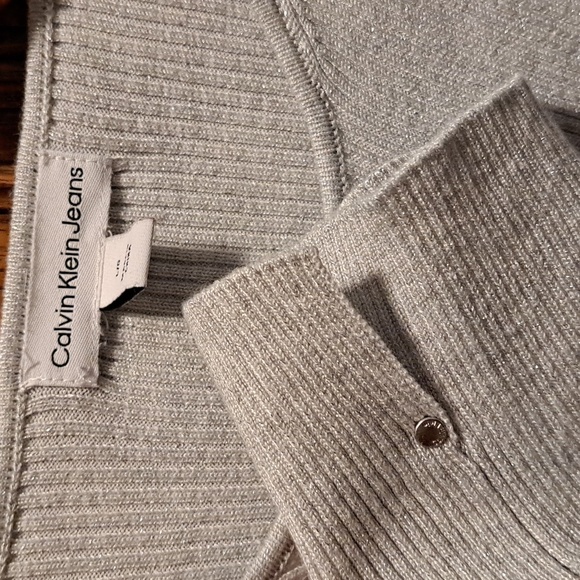 Calvin Klein - Picture 3 of 4